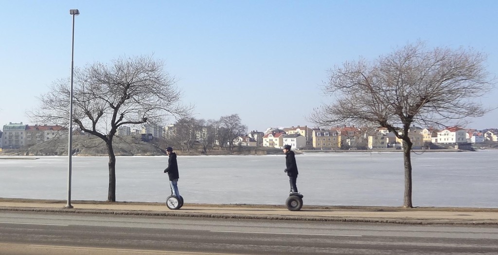 Eldrivna tvåhjulingar vid Borgmästarekajen