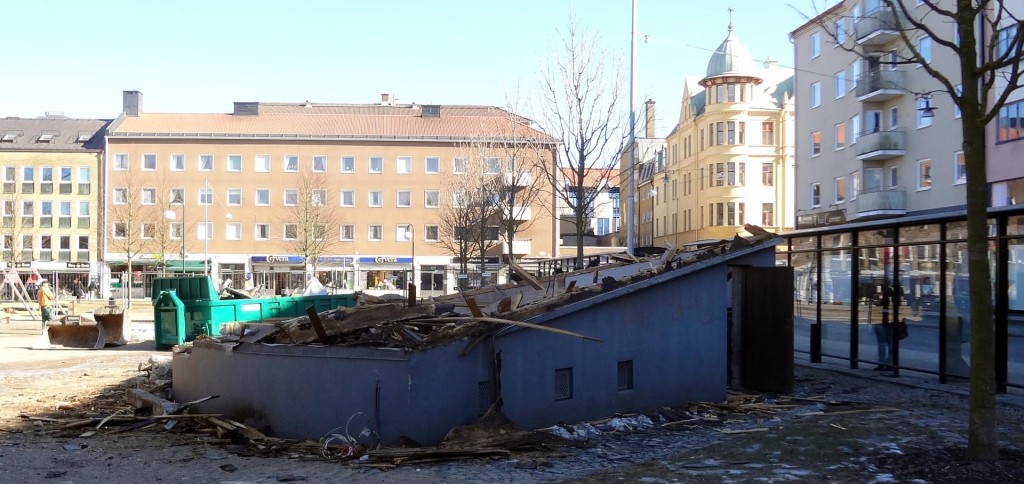 Nu är "snäckan" i Hoglands park borta