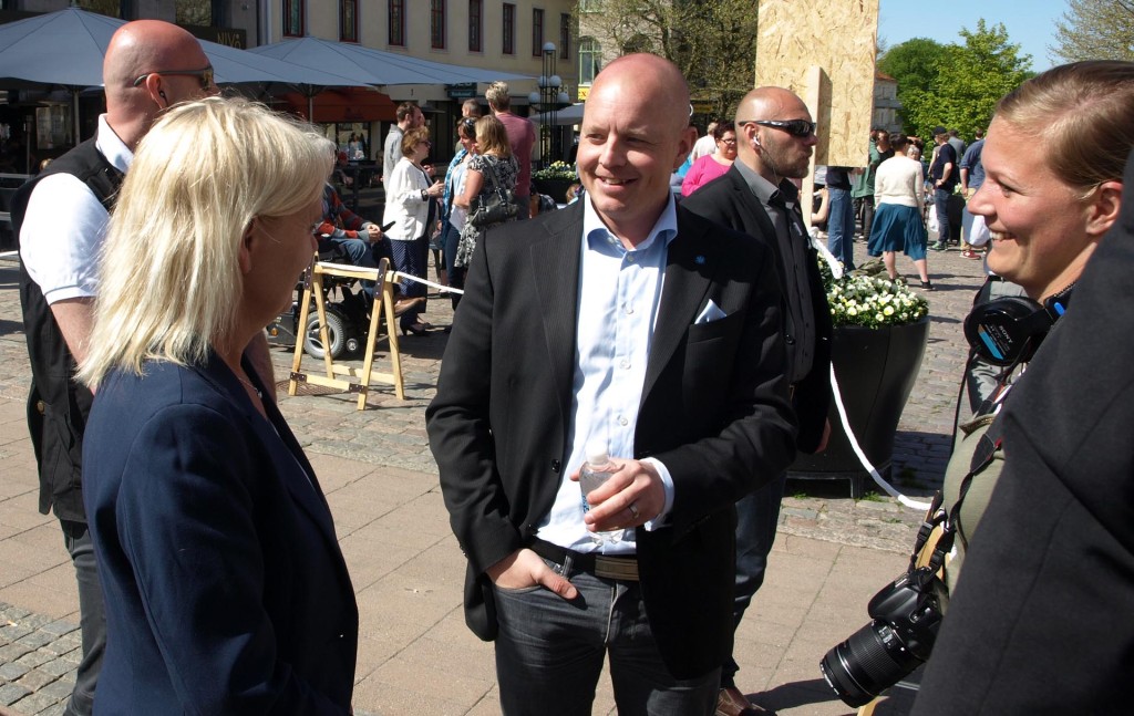 Björn Söder och Kristina Winberg på Stortorget i Karlskrona den 17 maj 2014
